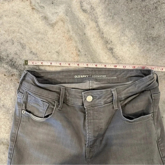 Old Navy Rockstar with Built In Sculpt Skinny Jeans in Gray Denim Size 8 - Picture 4 of 10